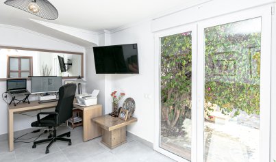 Resale - Villa -
Campoamor - Lomas de Don Juan