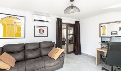 Resale - Villa -
Campoamor - Lomas de Don Juan