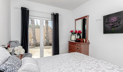 Resale - Villa -
Campoamor - Lomas de Don Juan