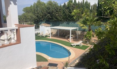 Revente - Villa -
Villamartin, Orihuela Costa