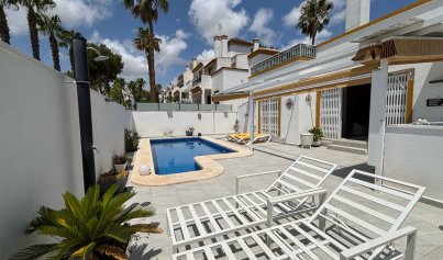 Revente - Villa -
Villamartin, Orihuela Costa