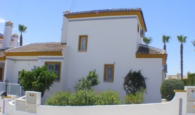 Revente - Villa -
Villamartin, Orihuela Costa