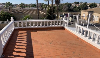 Revente - Villa -
Villamartin, Orihuela Costa