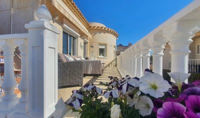 Resale - Villa -
Orihuela Costa - Villamartin