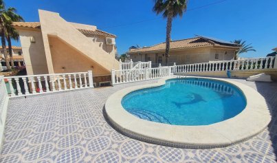 Resale - Villa -
Orihuela Costa - Villamartin