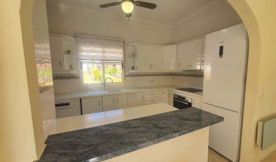 Resale - Villa -
Orihuela Costa - Villamartin