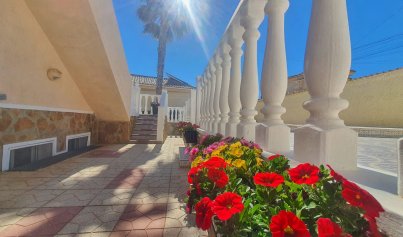 Resale - Villa -
Orihuela Costa - Villamartin