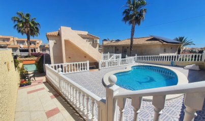 Resale - Villa -
Orihuela Costa - Villamartin