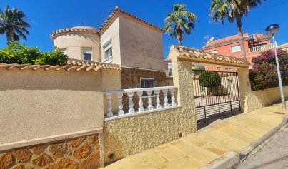 Resale - Villa -
Orihuela Costa - Villamartin