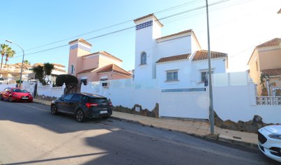 Resale - Villa -
Orihuela Costa - Villamartin