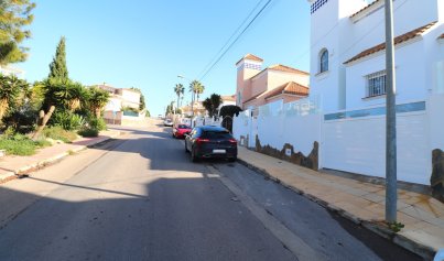 Resale - Villa -
Orihuela Costa - Villamartin