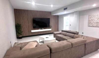 Herverkoop - Villa -
Villamartín - PAU 8