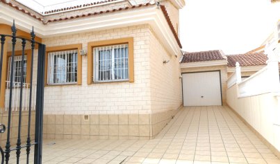 Resale - Villa -
Los Dolses - Villamartin