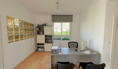 Resale - Commercial -
Orihuela Costa - Playa Flamenca