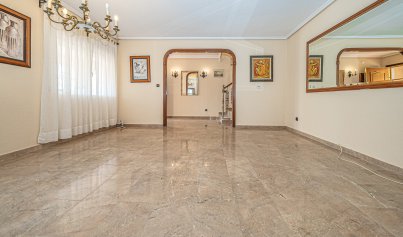 Resale - Villa -
Torrevieja - El Chaparral
