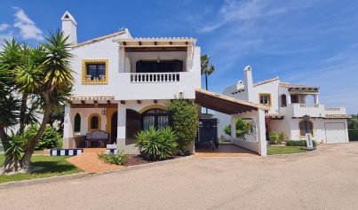 Resale - Villa -
Villamartín - Villamartin