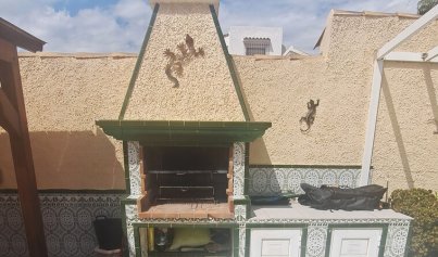 Resale - Villa -
Villamartín - El Presidente