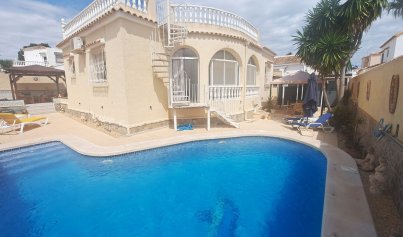 Resale - Villa -
Villamartín - El Presidente