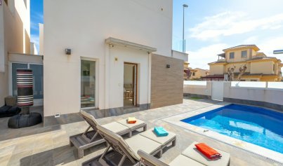 Resale - Villa -
Pilar de la Horadada