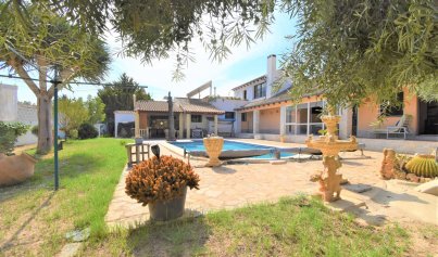 Resale - Villa -
Orihuela Costa - Villamartin