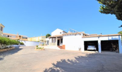 Resale - Villa -
Orihuela Costa - Villamartin
