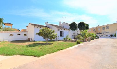 Resale - Villa -
Orihuela Costa - Villamartin