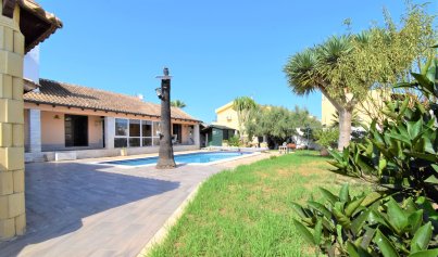 Resale - Villa -
Orihuela Costa - Villamartin