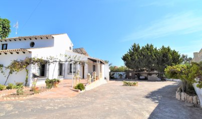 Resale - Villa -
Orihuela Costa - Villamartin