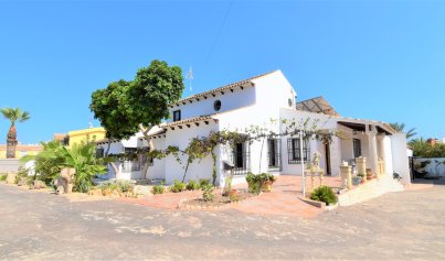 Resale - Villa -
Orihuela Costa - Villamartin