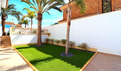 Resale - Villa -
Orihuela Costa - Campoamor