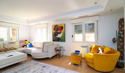 Resale - Villa -
Orihuela Costa - Campoamor
