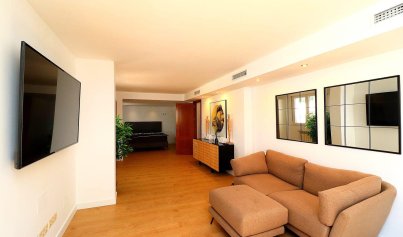 Resale - Villa -
Orihuela Costa - Campoamor