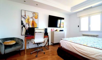 Resale - Villa -
Orihuela Costa - Campoamor