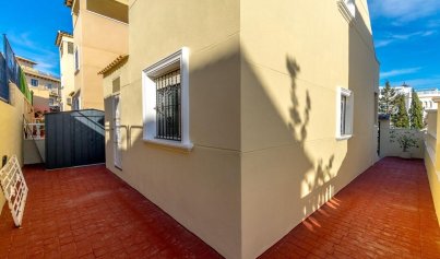 Resale - Villa -
Orihuela Costa - Villamartin