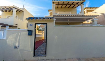 Resale - Villa -
Orihuela Costa - Villamartin