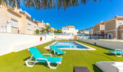 Resale - Villa -
Orihuela Costa - Villamartin