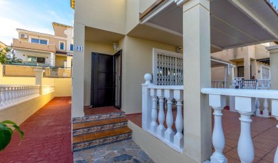 Resale - Villa -
Orihuela Costa - Villamartin