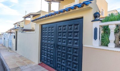 Resale - Villa -
Orihuela Costa - Villamartin