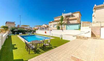 Resale - Villa -
Orihuela Costa - Villamartin