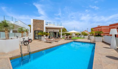 Resale - Villa -
Orihuela Costa - Villamartin