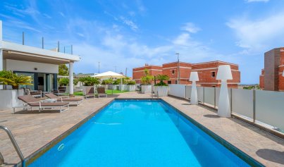 Resale - Villa -
Orihuela Costa - Villamartin