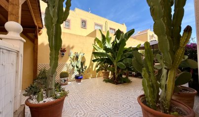 Resale - Villa -
Orihuela Costa - Villamartin