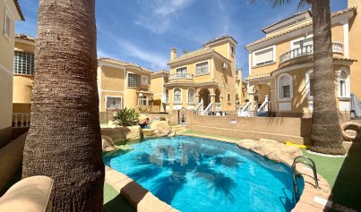 Resale - Villa -
Orihuela Costa - Villamartin