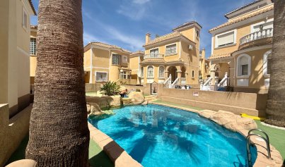 Resale - Villa -
Orihuela Costa - Villamartin