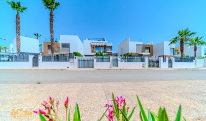 Resale - Villa -
Orihuela Costa - Villamartin