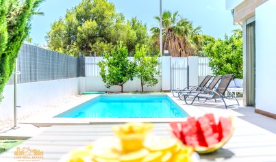 Resale - Villa -
Orihuela Costa - Villamartin