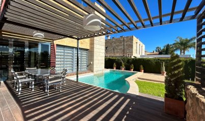 Resale - Villa -
Orihuela Costa - Dehesa de Campoamor