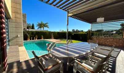 Resale - Villa -
Orihuela Costa - Dehesa de Campoamor