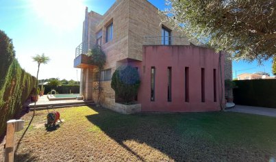 Resale - Villa -
Orihuela Costa - Dehesa de Campoamor