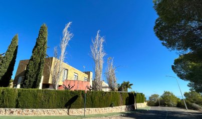 Resale - Villa -
Orihuela Costa - Dehesa de Campoamor